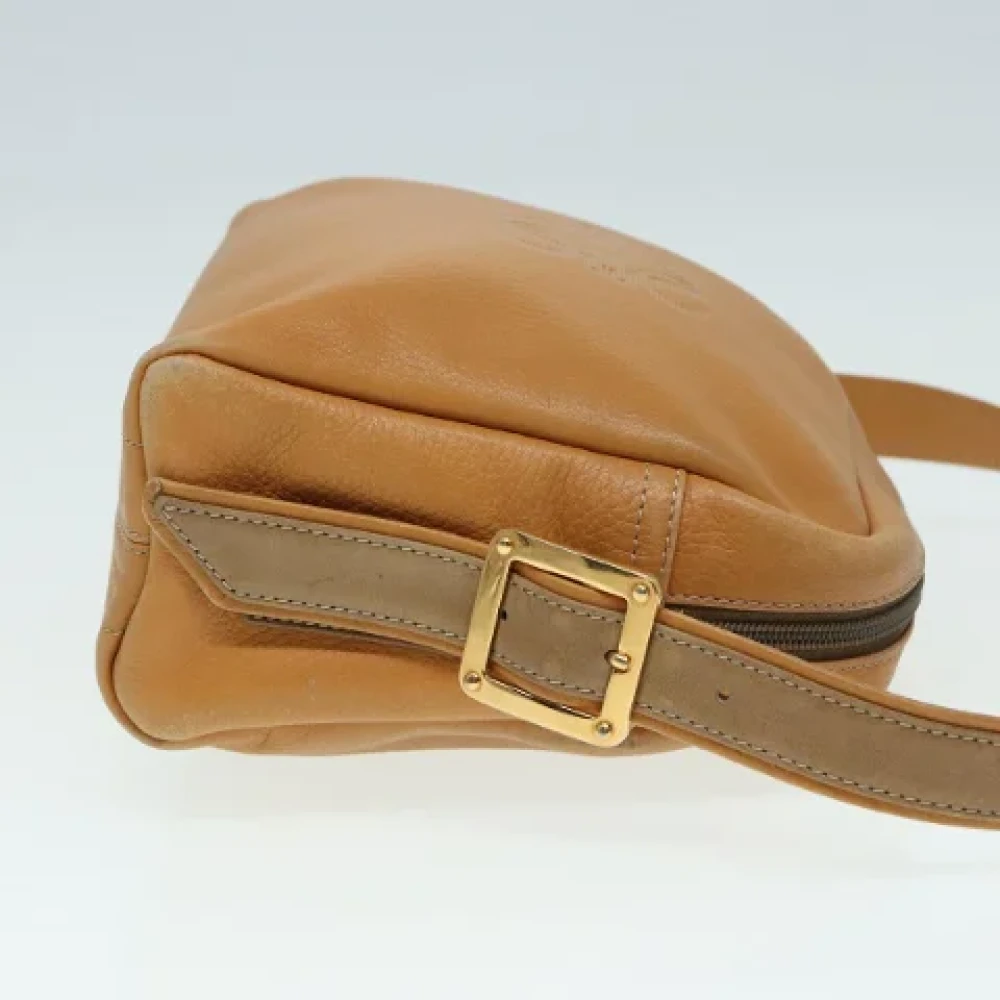 Loewe Pre-owned Leather shoulder-bags Yellow Dames