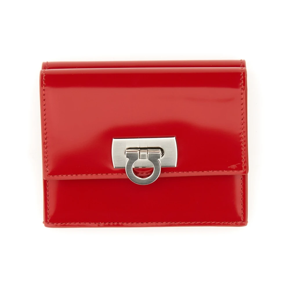 Salvatore Ferragamo Stijlvolle Compacte Portemonnee met Sluiting Red Dames