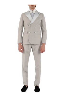 dobbeltbrystet-jakkesaet-med-satin-revers