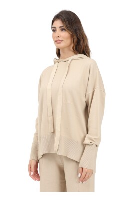 brown-hoodie-sweater-casual-chic-style