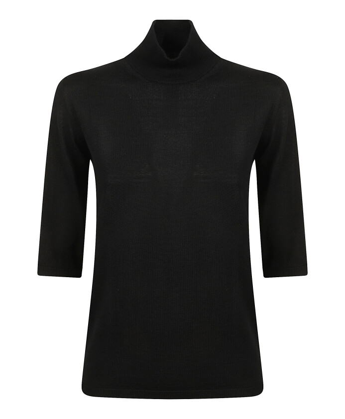 black-sweater-cecina
