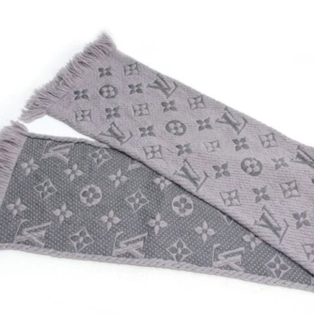 Louis Vuitton Vintage Pre-owned Wool scarves Gray Unisex