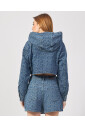 veste-en-denim-bleu-avec-lettrage-all-over