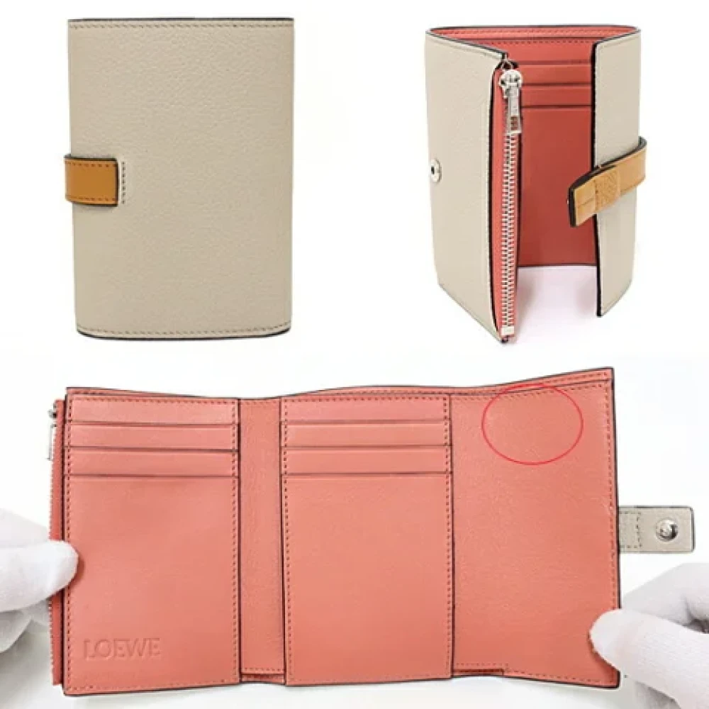 Loewe Pre-owned Leather wallets Gray Dames
