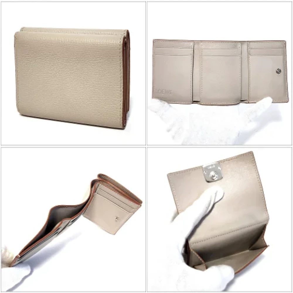 Loewe Pre-owned Leather wallets Beige Dames