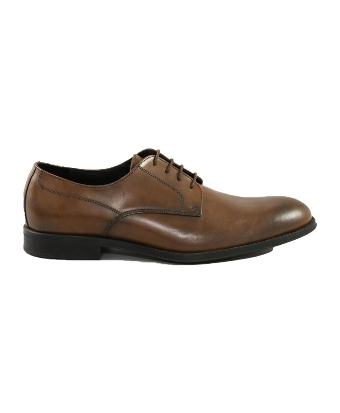 chaussures-en-cuir-semelle-en-caoutchouc