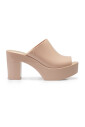 beige-mule-sandaler-klassisk-stil