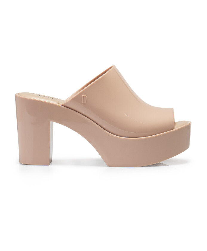 beige-mule-sandaler-klassisk-stil