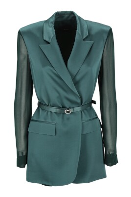 veste-satinee-dans-un-style-tendance