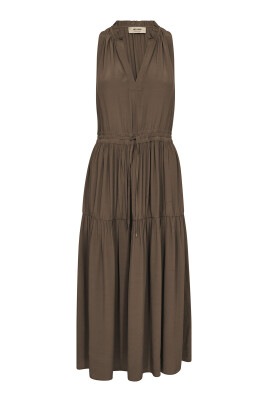 elegant-solid-kjole-med-flaesedetaljer