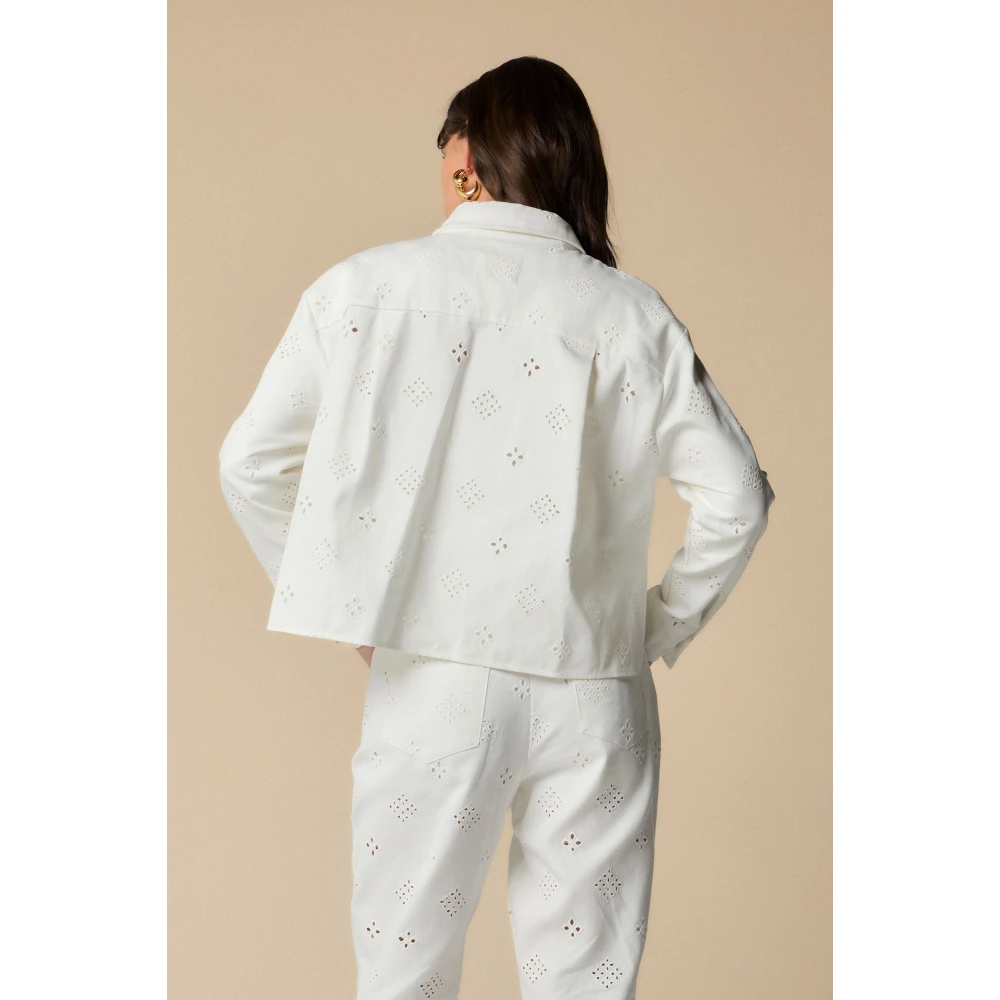 Kocca Witte denim-stijl kort jasje met geperforeerd patroon White Dames