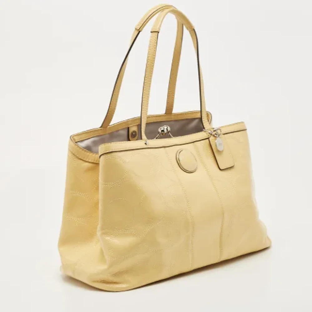 Coach Pre-owned Leather totes Yellow Dames