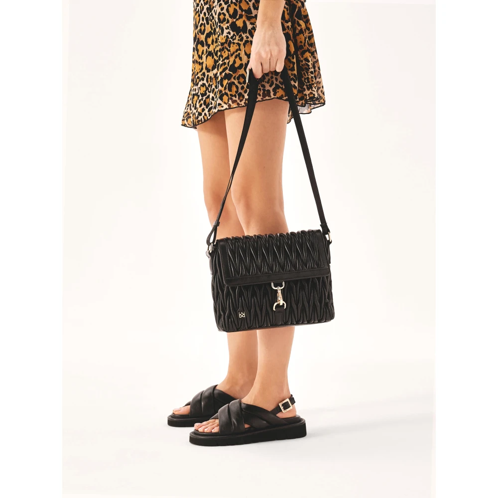 Kazar Zwarte riem handtas versierd met een driedimensionale vouw Black Dames
