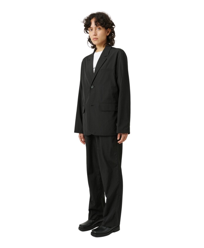 blazer-noir-coupe-decontractee