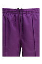 pantalones-morados-con-bordado-de-mariposa