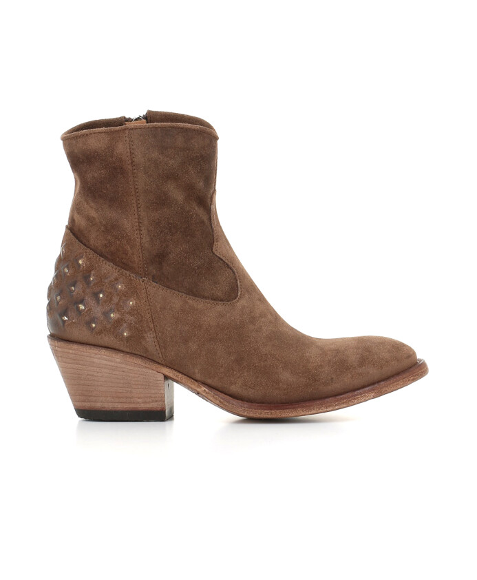 beige-daim-cloute-bottes