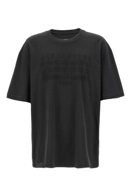 black-t-shirt-with-numeric-logo
