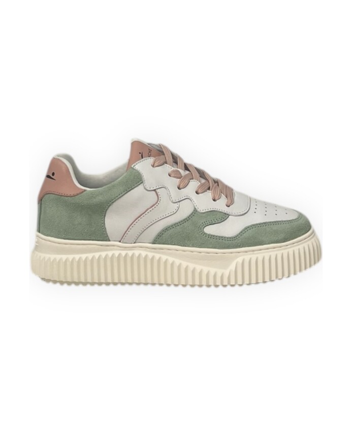 laura-sneakers-for-a-trendy-look