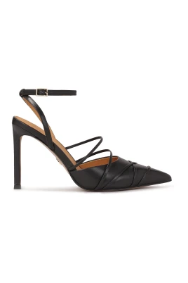Svarta remmade omslutna pumps