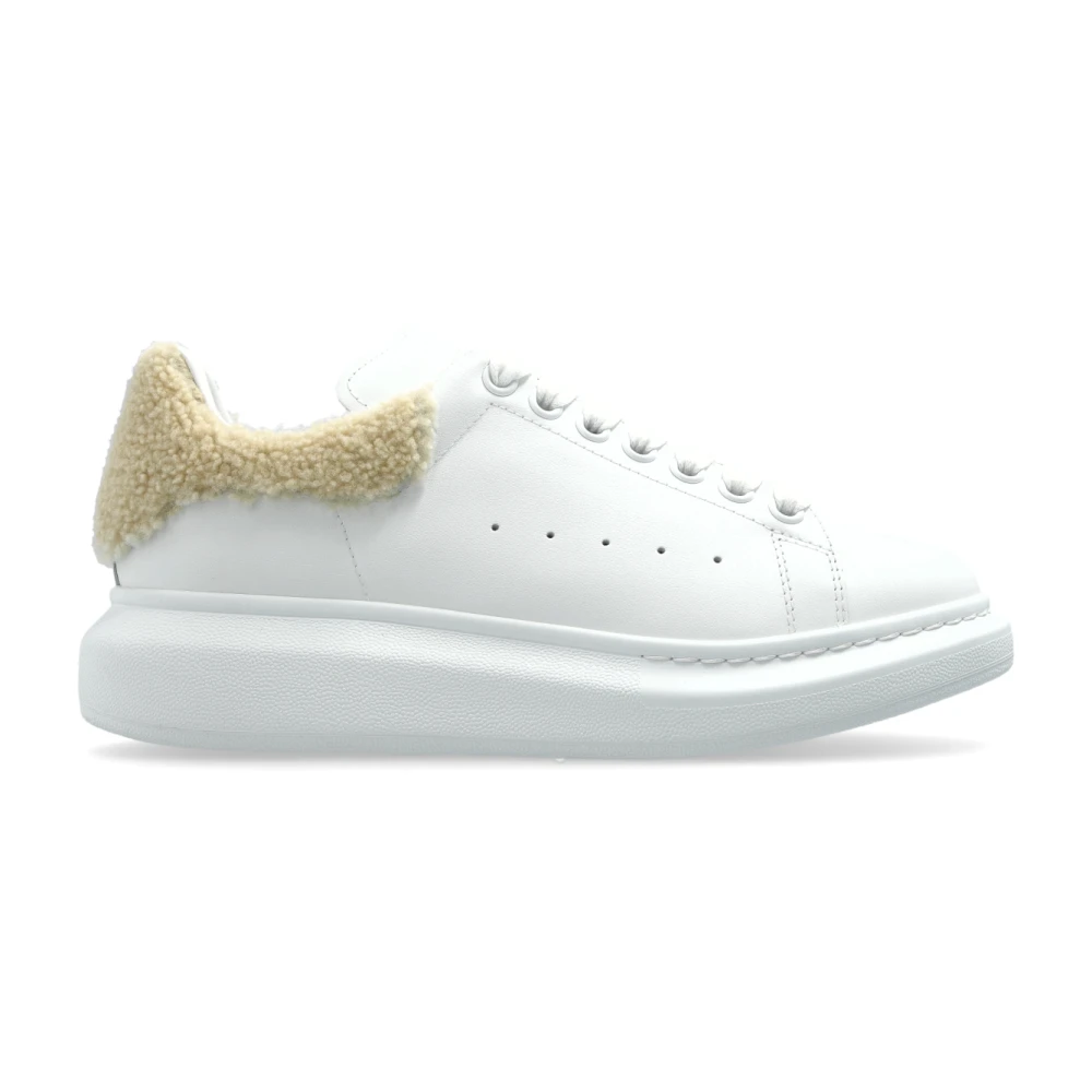 Alexander McQueen Sportschoenen met een harige hielkap Dames Schoenen Wit