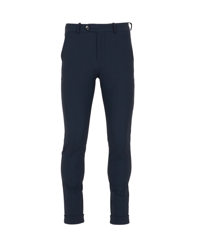 op-maat-gemaakte-broek-met-monogramriem