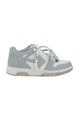 sneakers-avec-logo-fleche