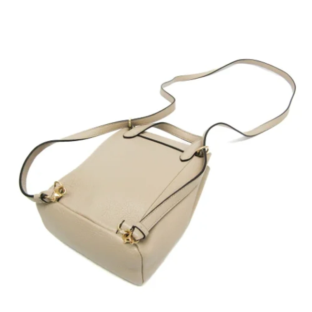 Salvatore Ferragamo Pre-owned Leather backpacks Beige Dames
