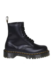 Schnürstiefel