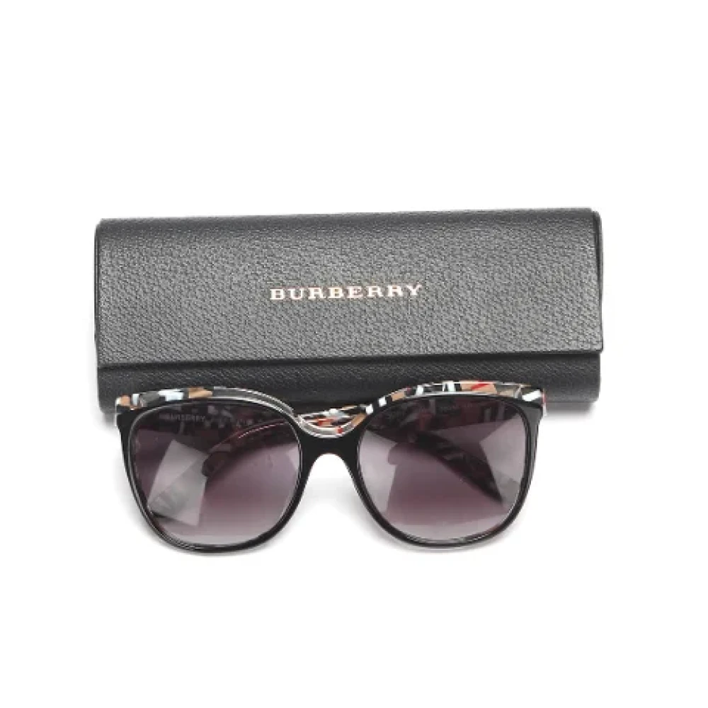 Miu Pre-owned Plastic sunglasses Black Dames