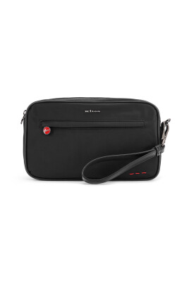 black-leather-bag-with-zip-closure
