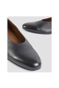 black-leather-decollete-pumps