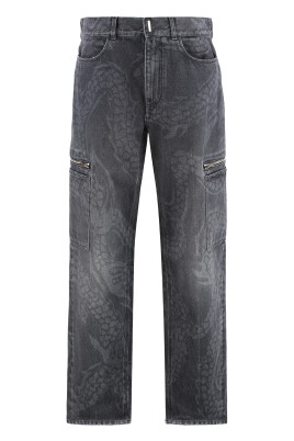 cargo-jeans-with-multiple-pockets