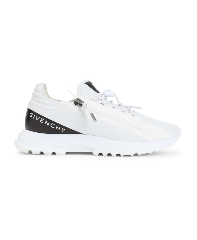 witte-sneakers-verhoog-stijl-statement