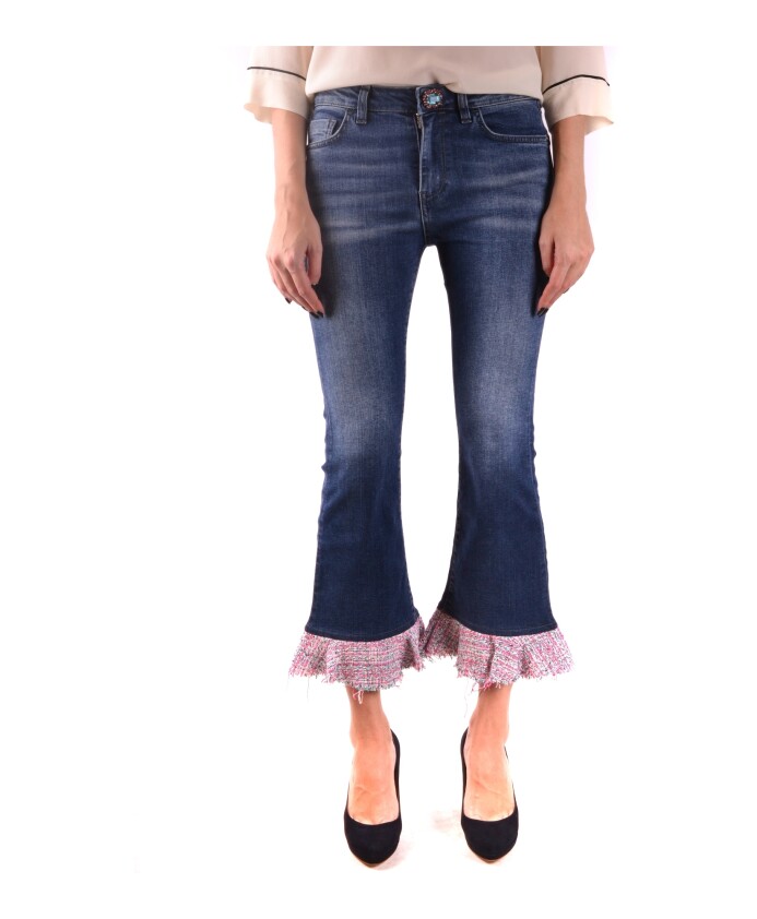 jeans-en-denim-classiques-pour-un-usage-quotidien