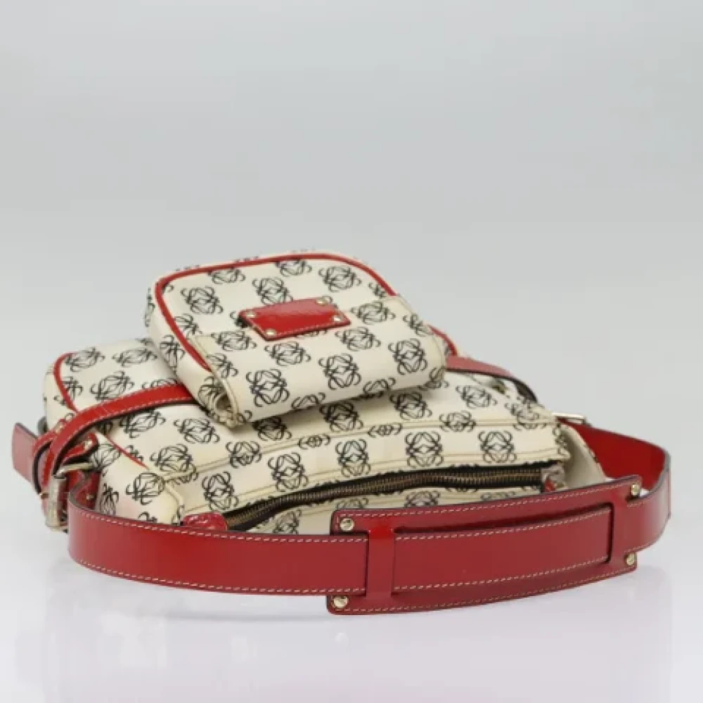 Loewe Pre-owned Leather shoulder-bags Red Dames