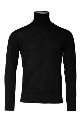 black-turtleneck-cashmere-sweater