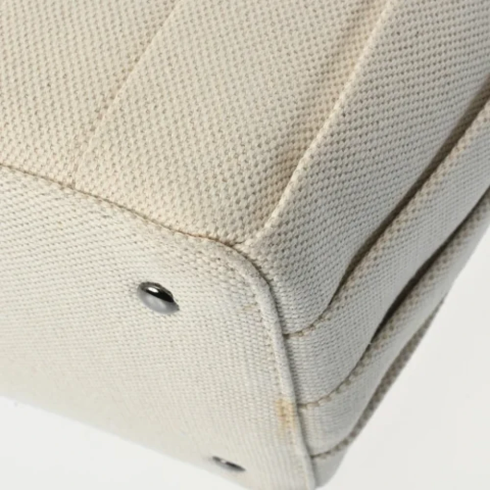 Valentino Vintage Pre-owned Leather handbags Beige Dames