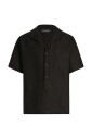 chemises-noires-avec-col-ouvert-poche