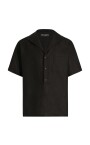 chemises-noires-avec-col-ouvert-poche