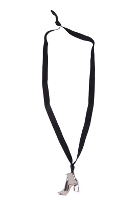 silver-pendant-necklace