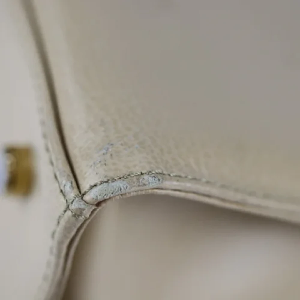 Salvatore Ferragamo Pre-owned Fabric shoulder-bags Beige Dames