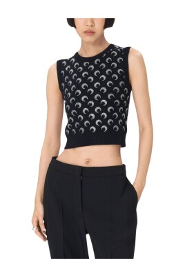 black-sweater-with-true-to-size-fit