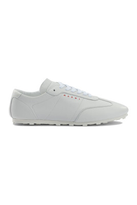 white-sneakers-retro-style