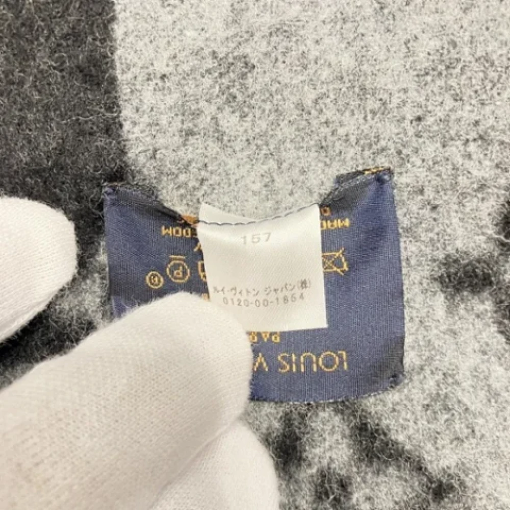 Louis Vuitton Vintage Pre-owned Cashmere scarves Gray Dames