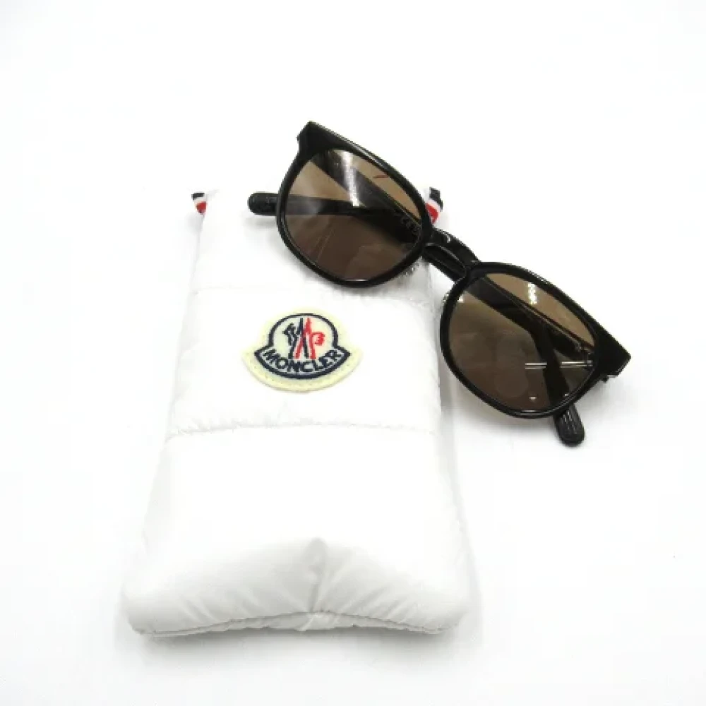 Moncler Pre-owned Plastic sunglasses Black Dames