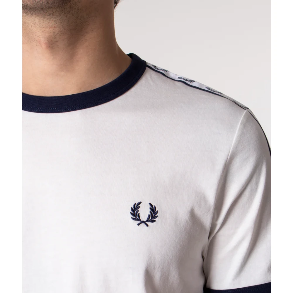 Fred Perry Ringer T-shirt geïnspireerd door de jaren 90 met Laurel Crown Tape White Heren