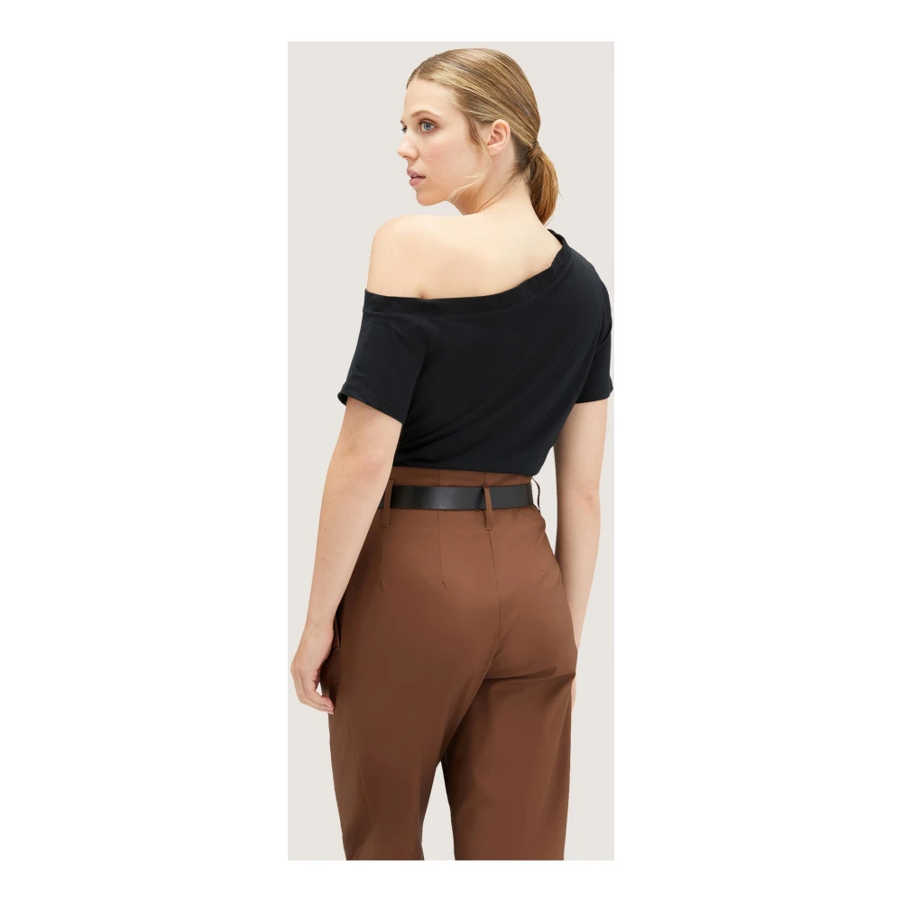 Motivi T-shirt met asymmetrische halslijn en logo Black Dames