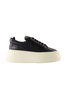 black-leather-maxi-sneakers