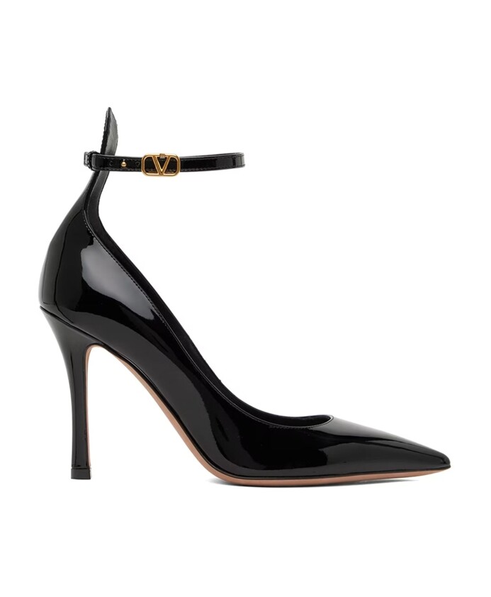 escarpins-noirs-en-cuir-verni-a-bout-pointu