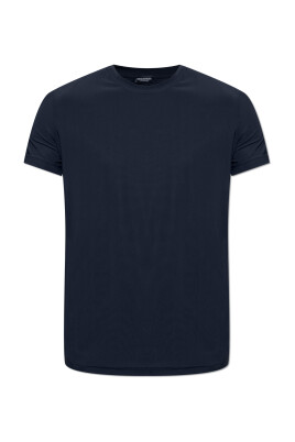t-shirt-de-lingerie-avec-un-col-rond